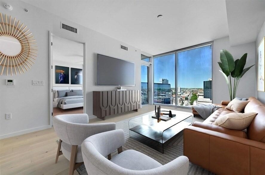 313 W 17th Street - Photo 0