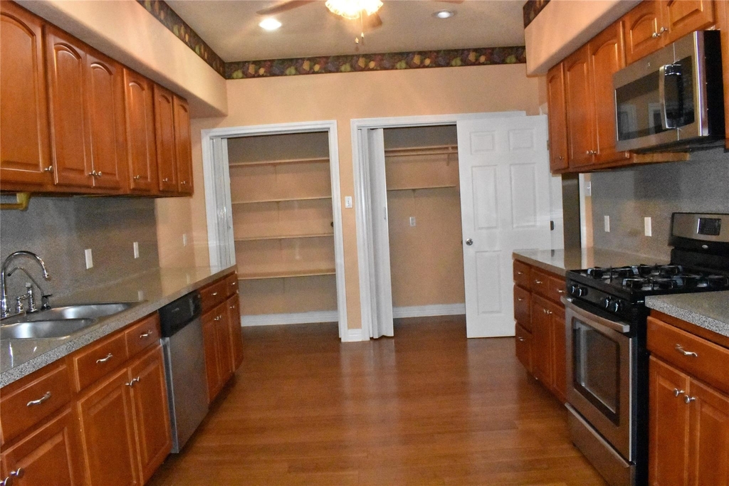 8535 Parkette Drive - Photo 11