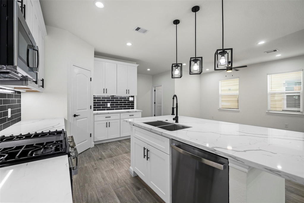 1078 Saint Clair Street - Photo 11