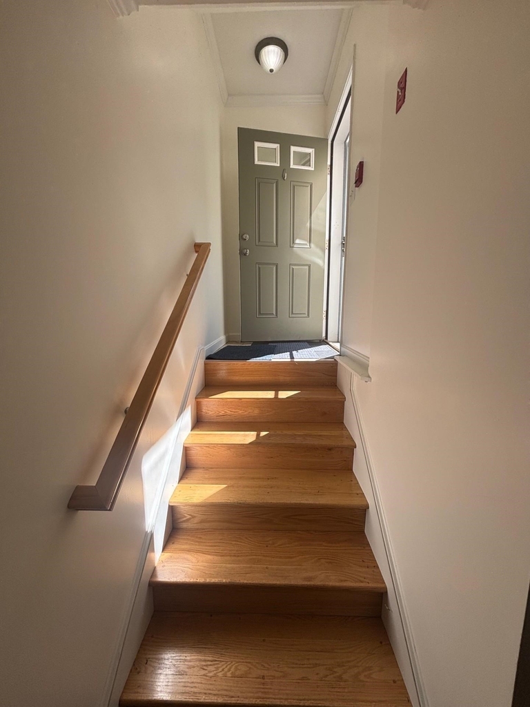 25 Sullivan - Photo 2