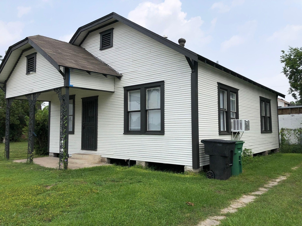 1132 W Cavalcade Street - Photo 0