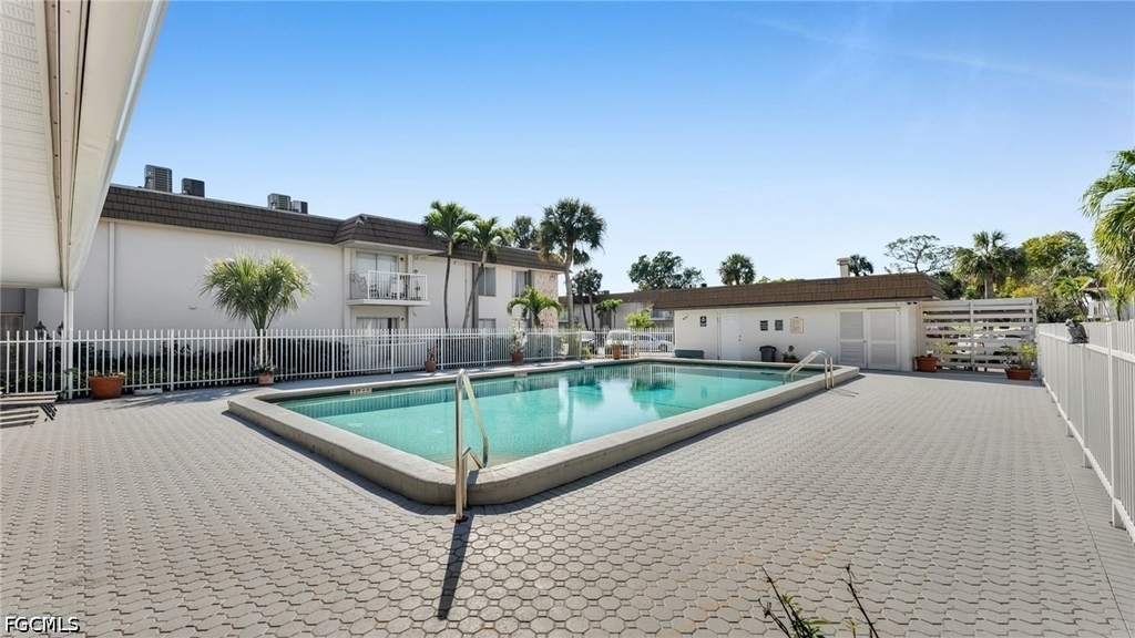 1830 Maravilla Avenue - Photo 2