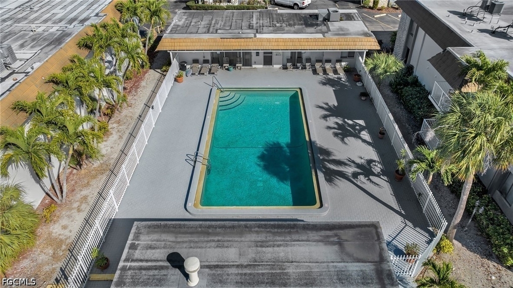 1830 Maravilla Avenue - Photo 3