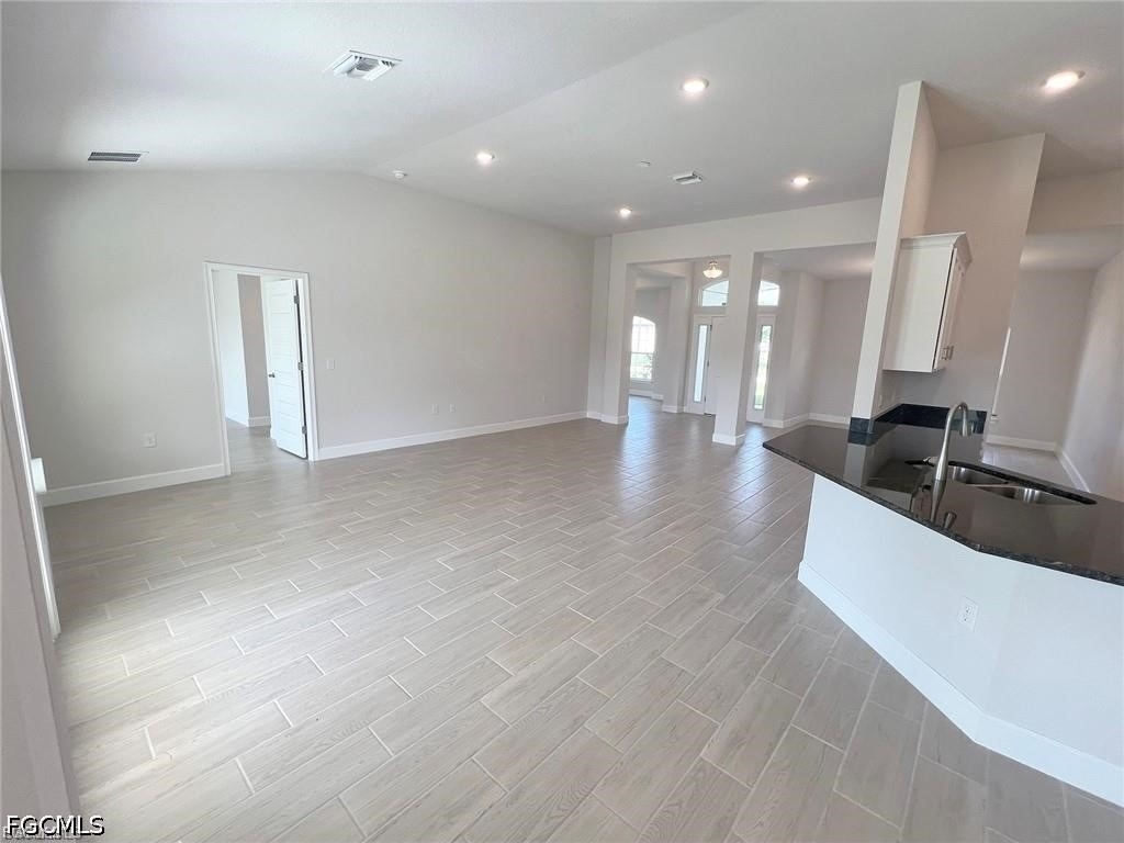 410 Se 1st Terrace - Photo 2