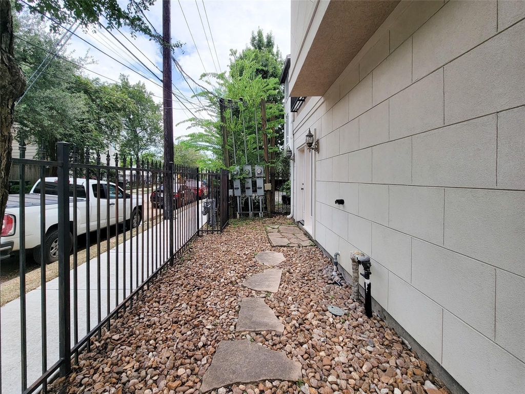 2418 Ralph Street - Photo 3