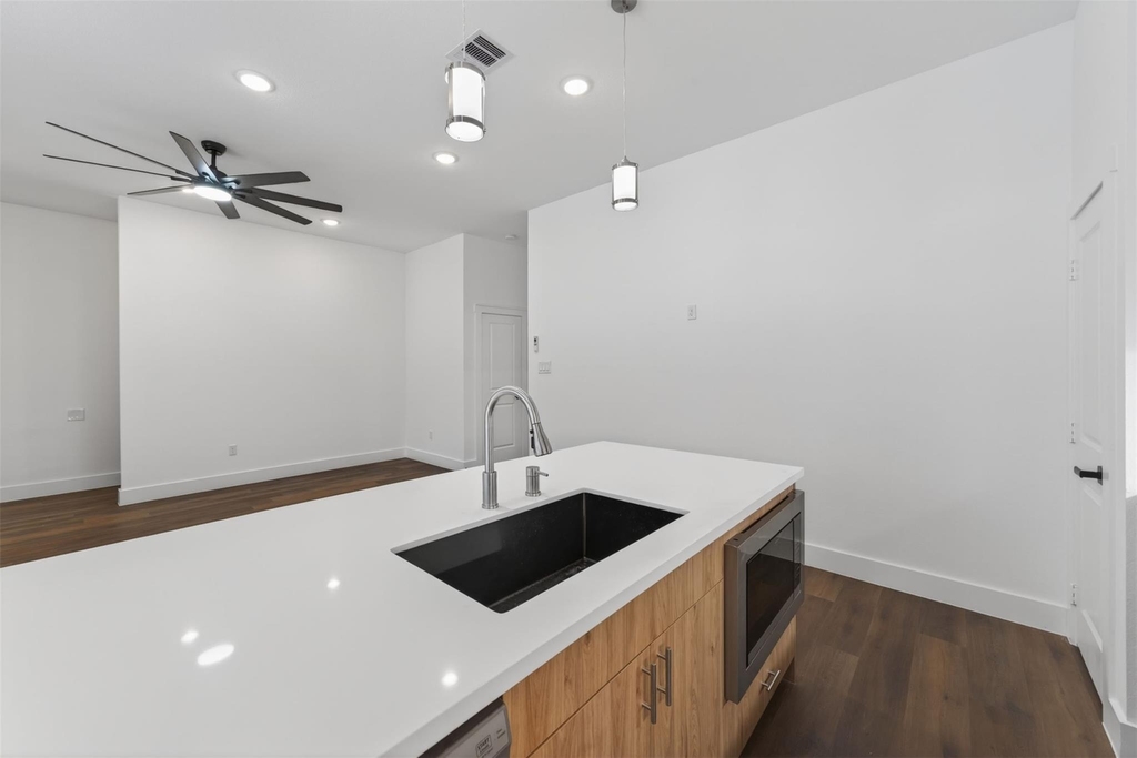 2714 Drew Street - Photo 6