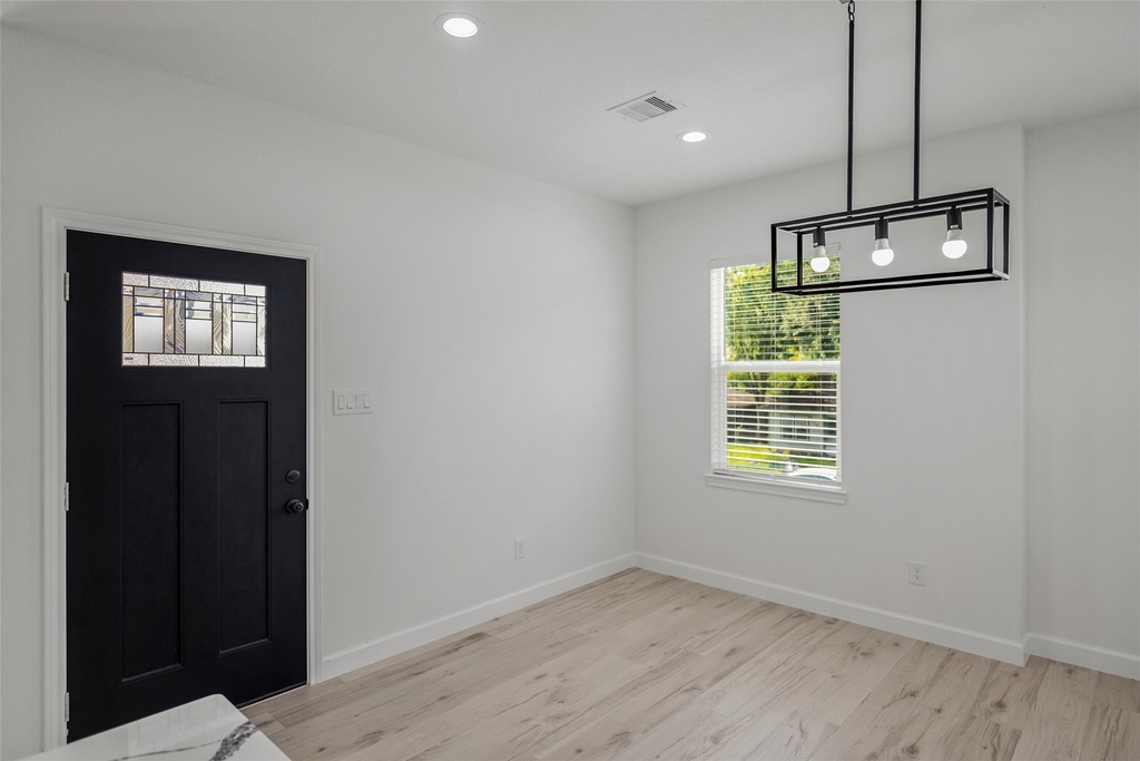 1078 Saint Clair Street - Photo 3