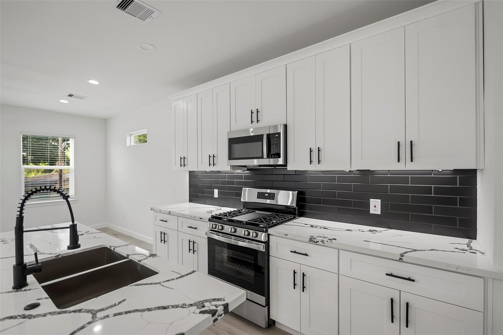 1078 Saint Clair Street - Photo 11