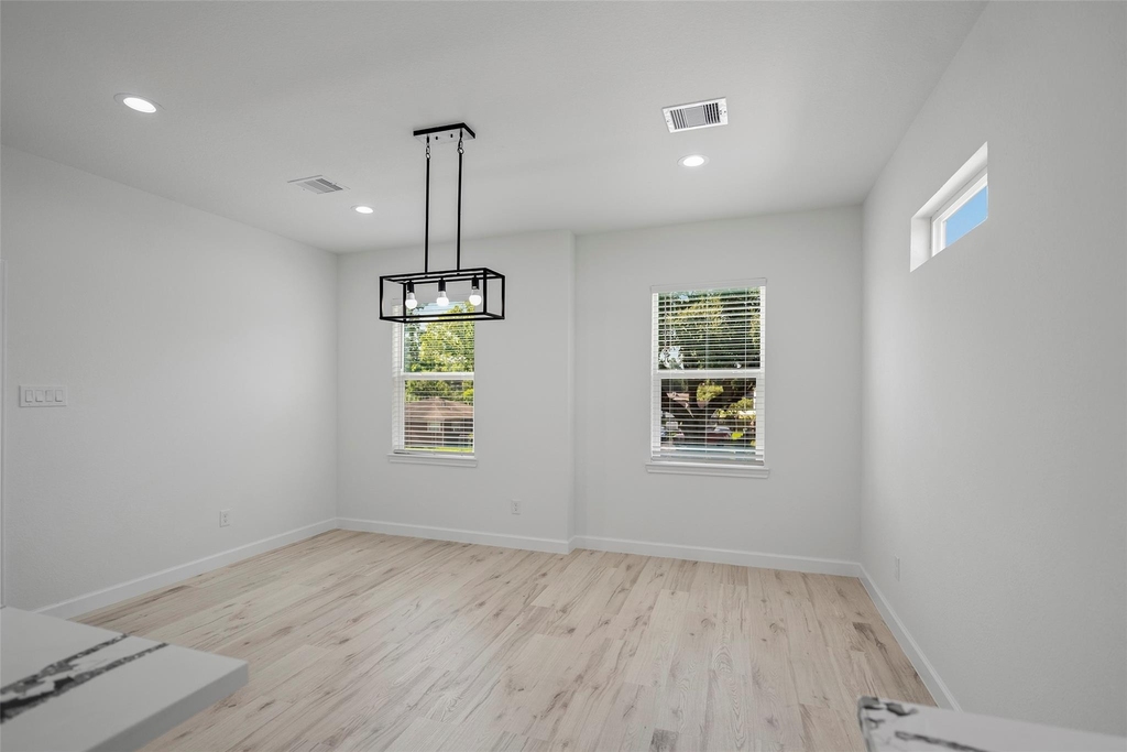 1078 Saint Clair Street - Photo 5