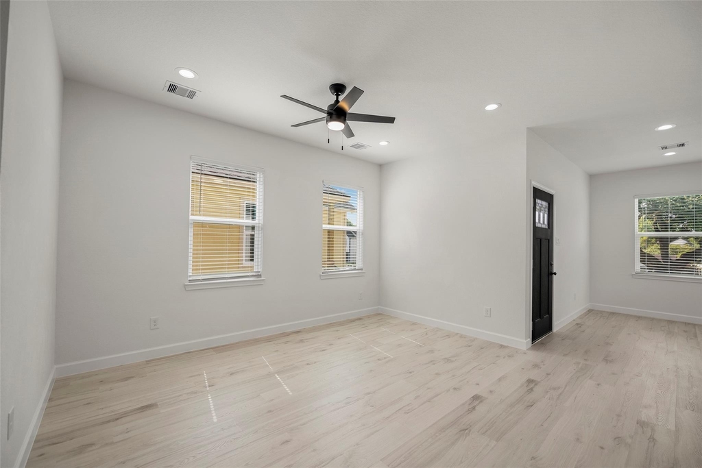 1078 Saint Clair Street - Photo 14