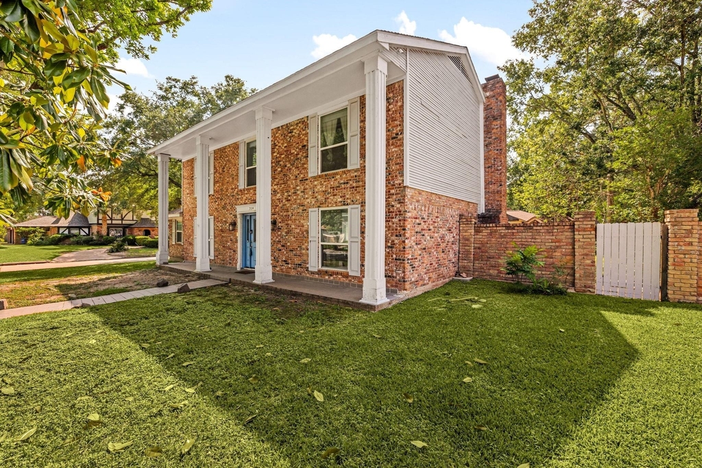 2114 Briargreen Drive - Photo 2