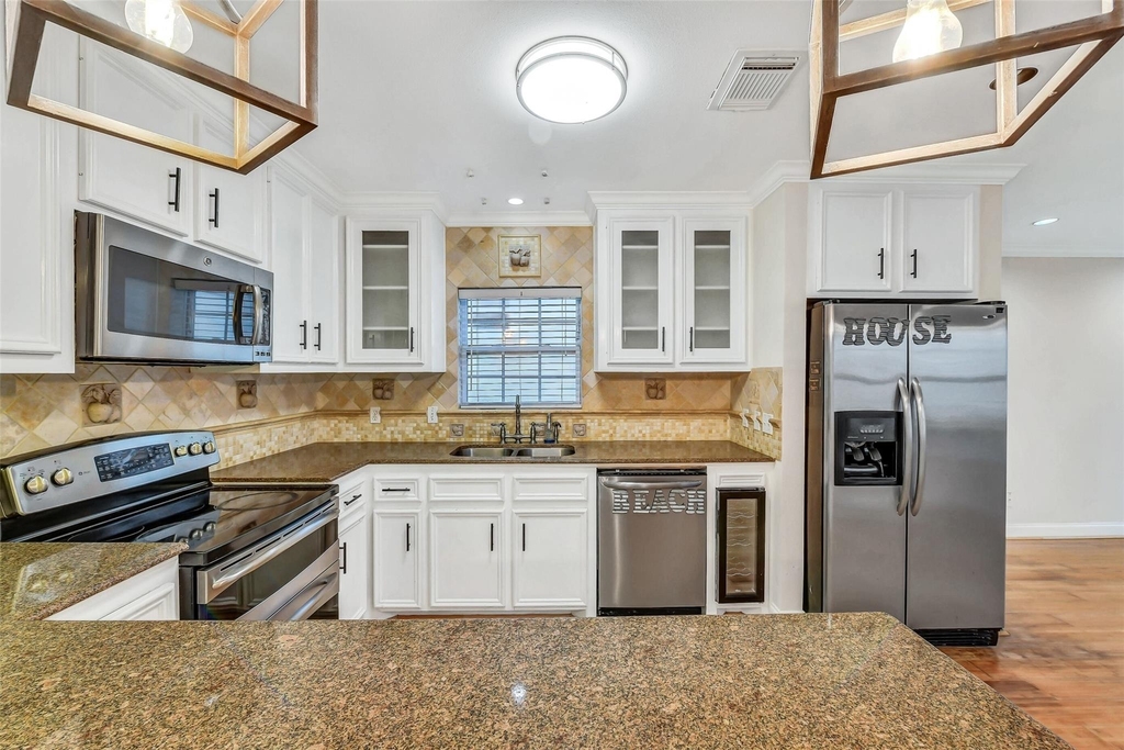 1110 64th Street - Photo 2