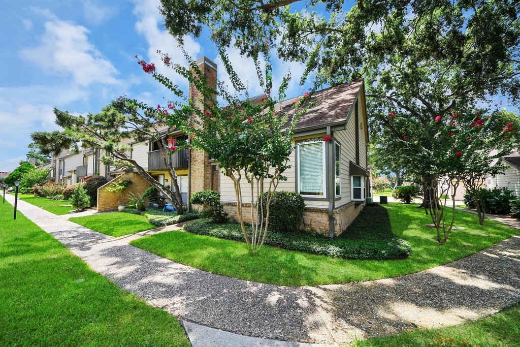 742 Country Place Drive - Photo 0