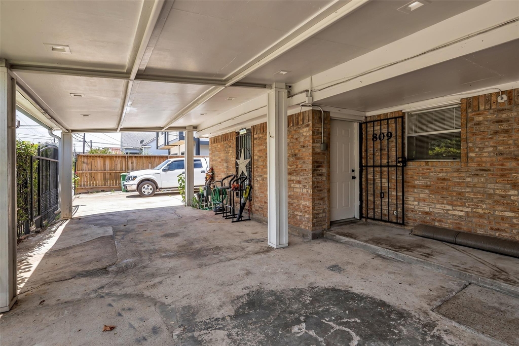 809 Brooks Street - Photo 2