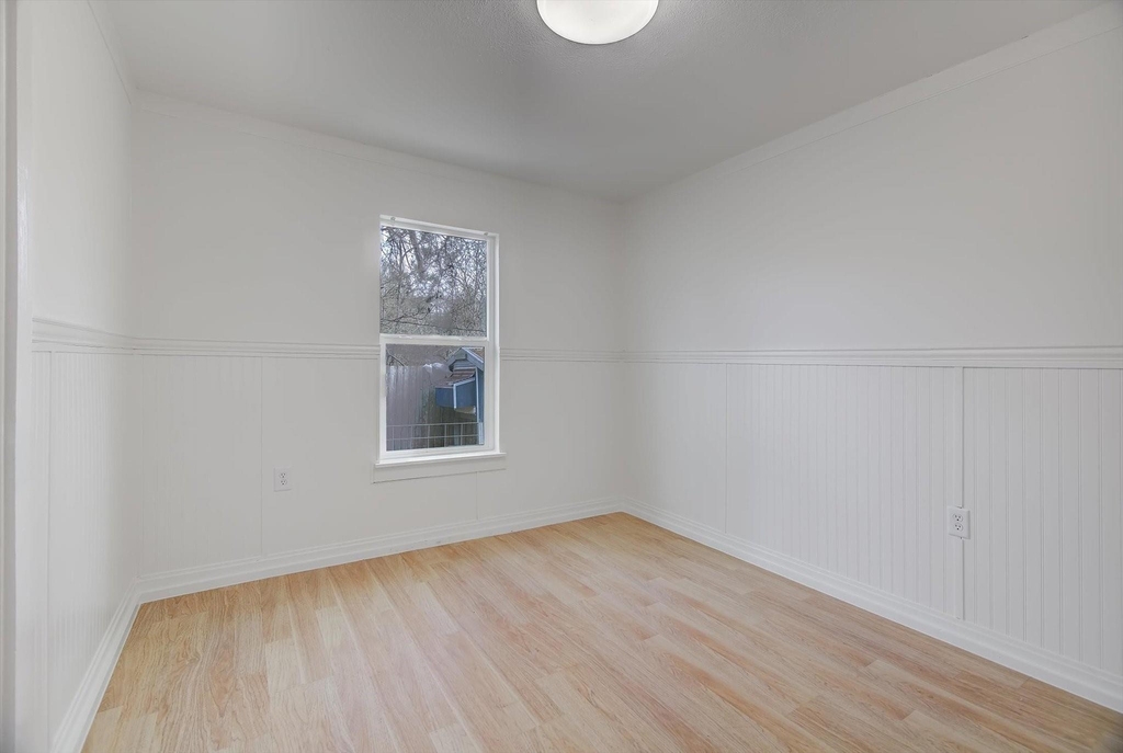 158 E 7th Street - Photo 25