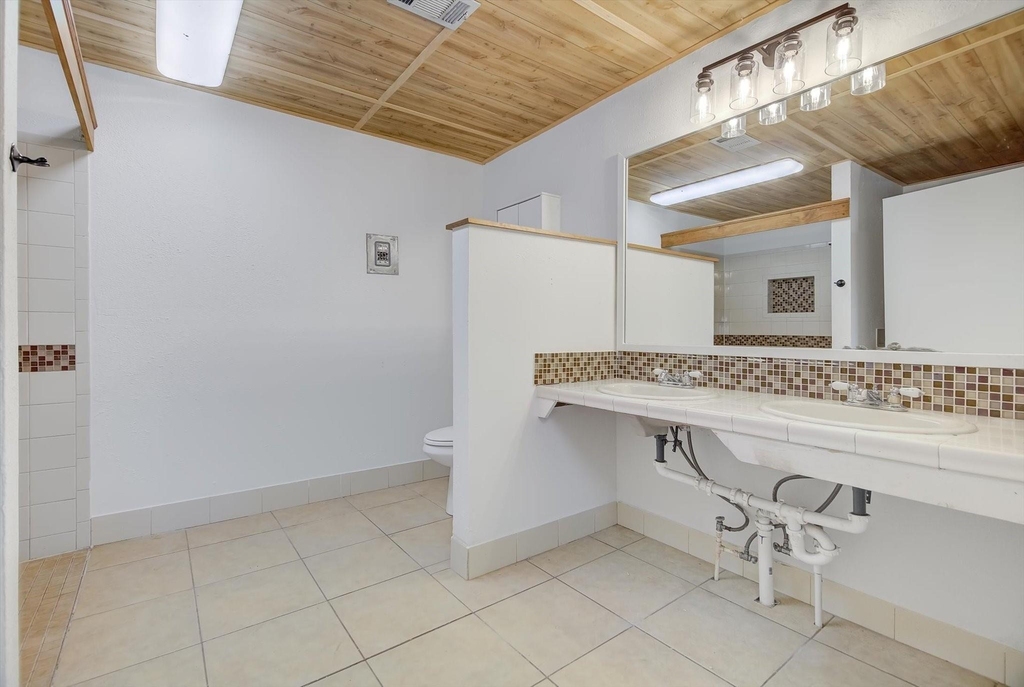 158 E 7th Street - Photo 26