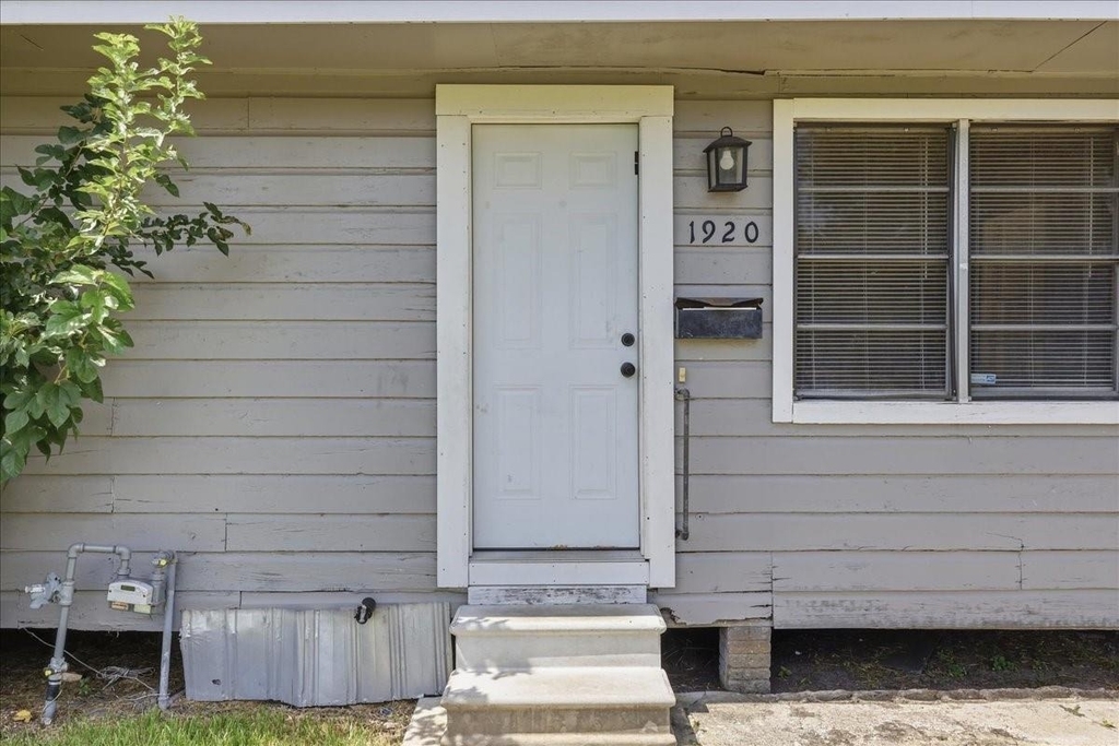 1920 May Street - Photo 18