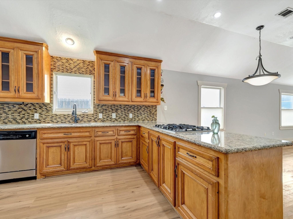 4628 Kermit Street - Photo 8