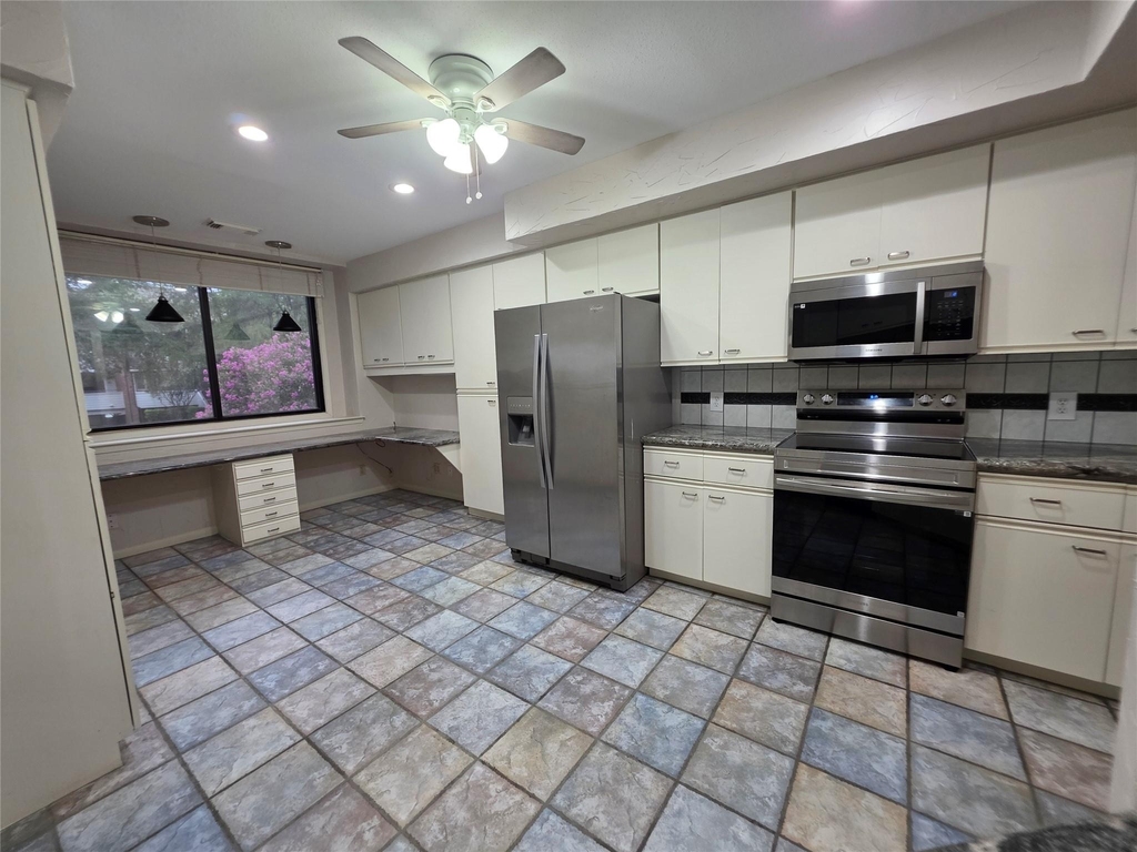 2013 Enterprise Avenue - Photo 3