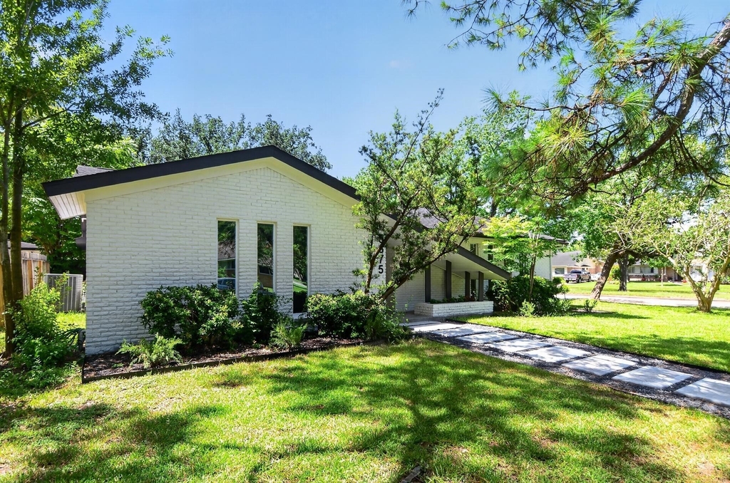 5675 Sylmar Road - Photo 2