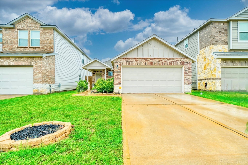 7919 Cypress Country Drive - Photo 0