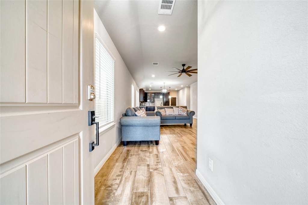 7919 Cypress Country Drive - Photo 4