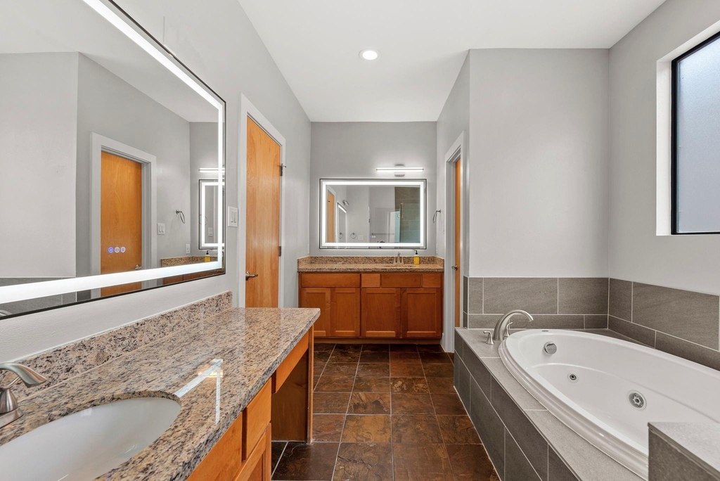1410 Knox Street - Photo 29