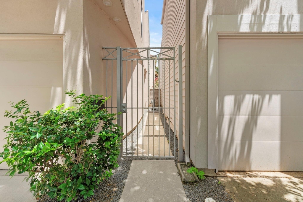 1410 Knox Street - Photo 3