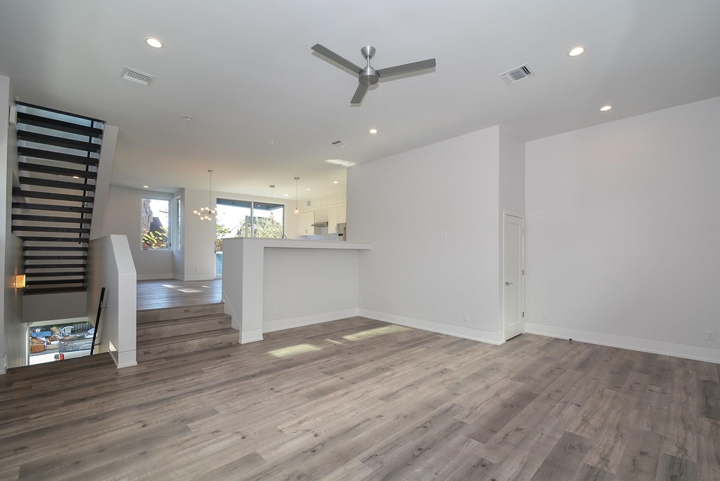 1907 Oakdale Street - Photo 7