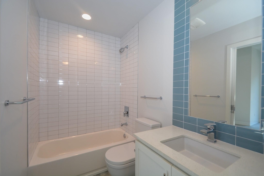 1907 Oakdale Street - Photo 5