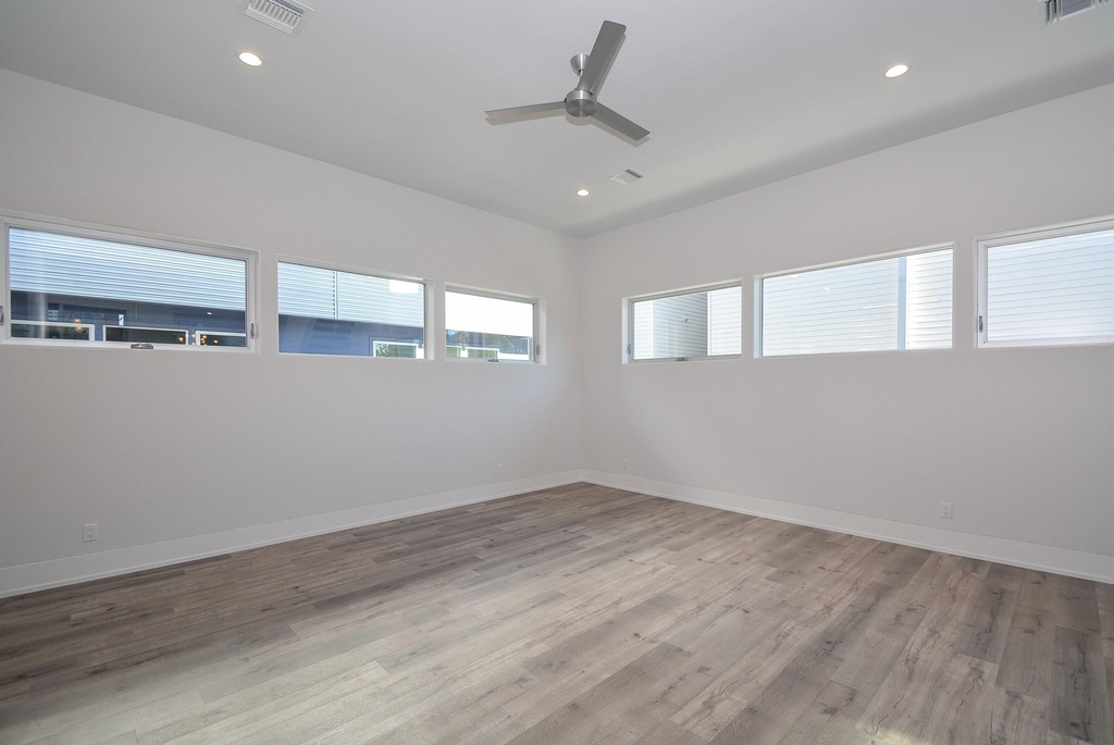1907 Oakdale Street - Photo 8