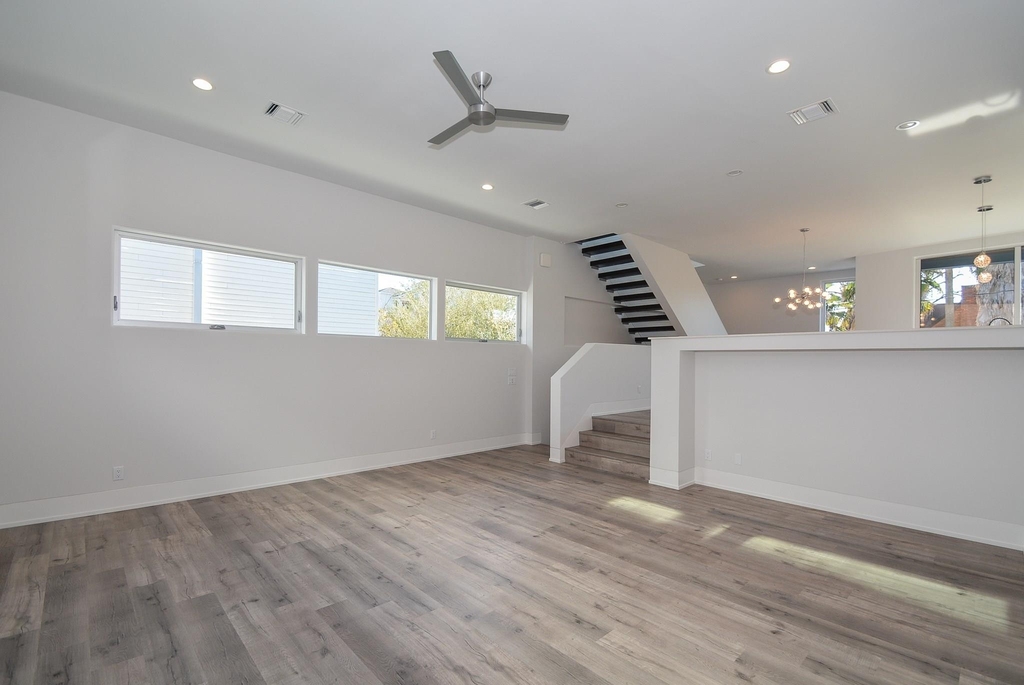 1907 Oakdale Street - Photo 9