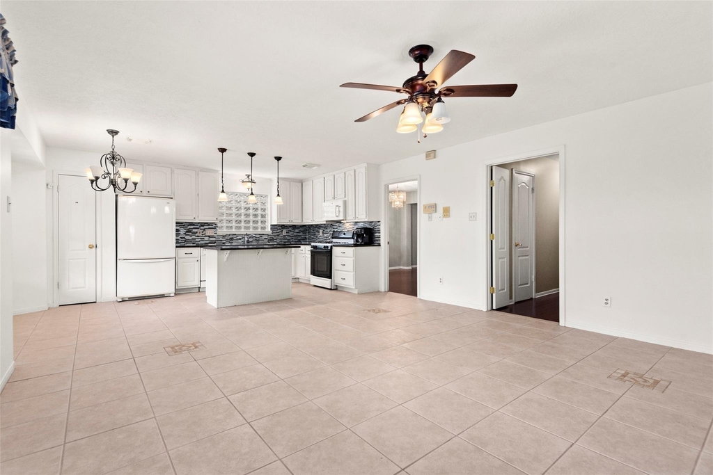 2415 Parkwood Lane - Photo 16