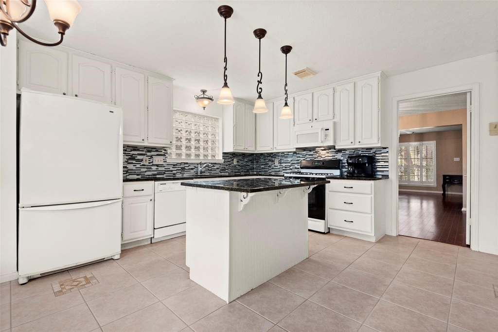 2415 Parkwood Lane - Photo 20