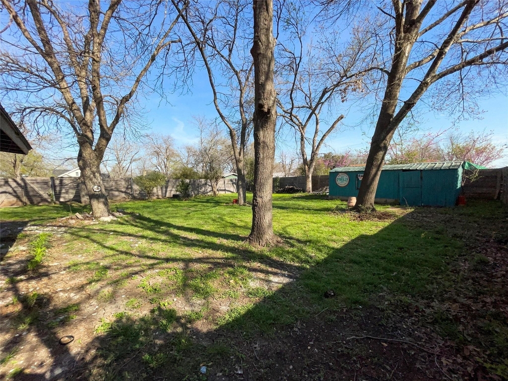 204 E 18th Street - Photo 15