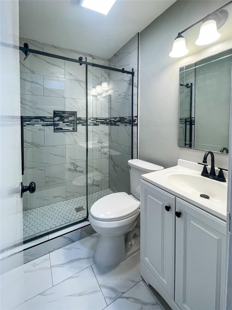 204 E 18th Street - Photo 8