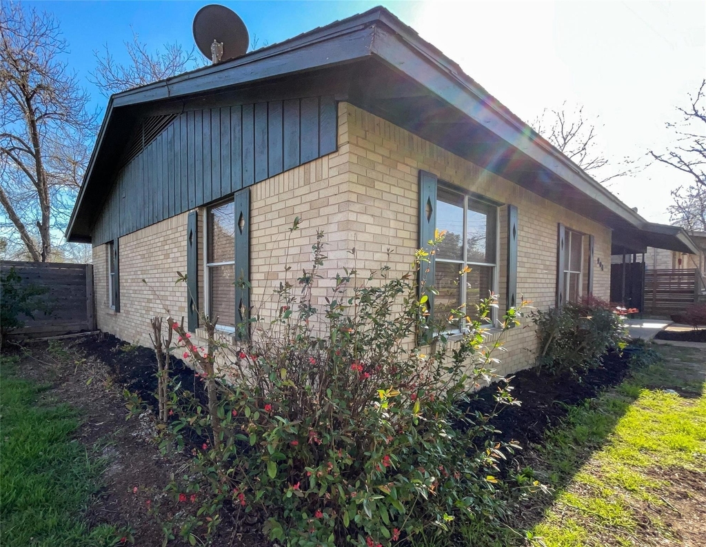 204 E 18th Street - Photo 17