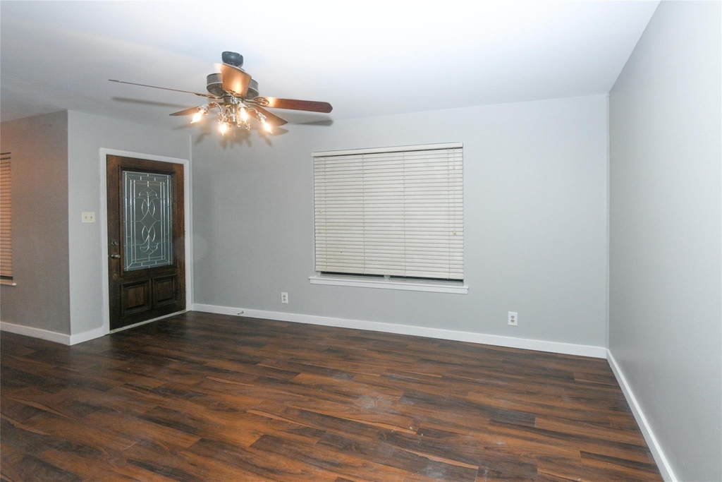 204 E 18th Street - Photo 2