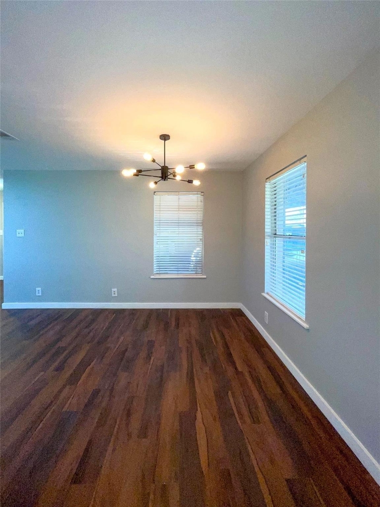 204 E 18th Street - Photo 3