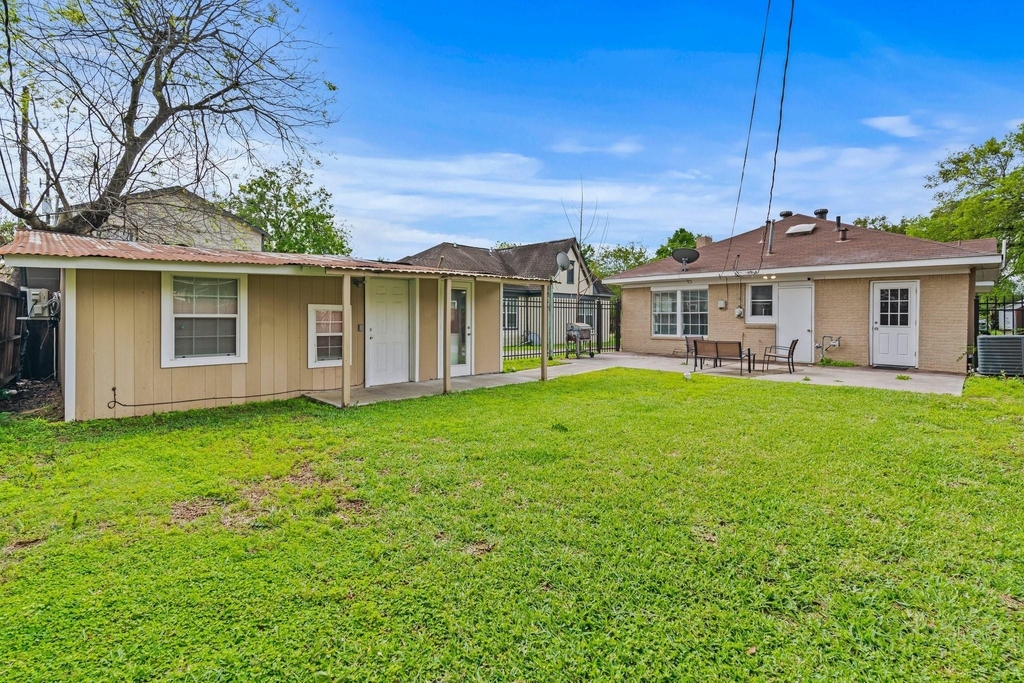 5217 Claremont Street - Photo 5