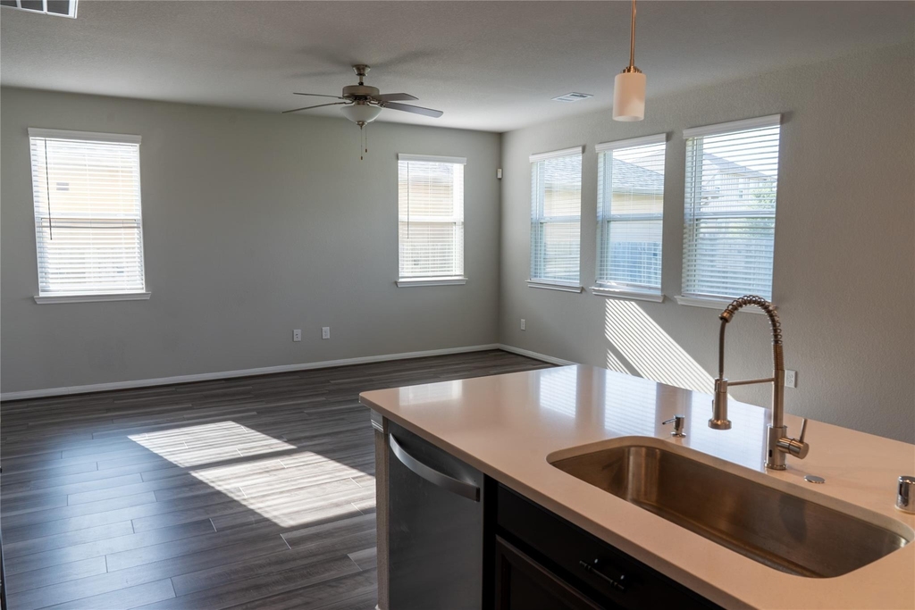 7010 Silverleaf Oak Street - Photo 10