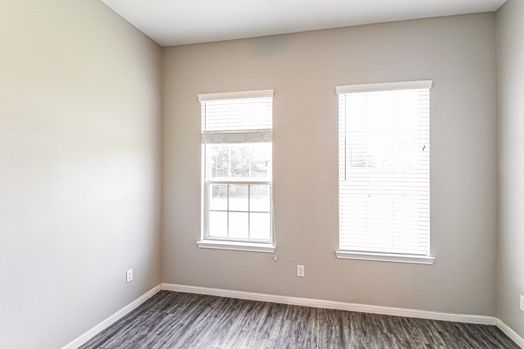 3209 Youngs Meadow Lane - Photo 7