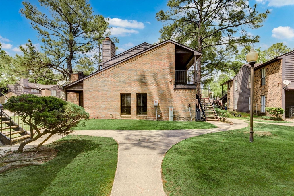 7200 W T C Jester Boulevard - Photo 3