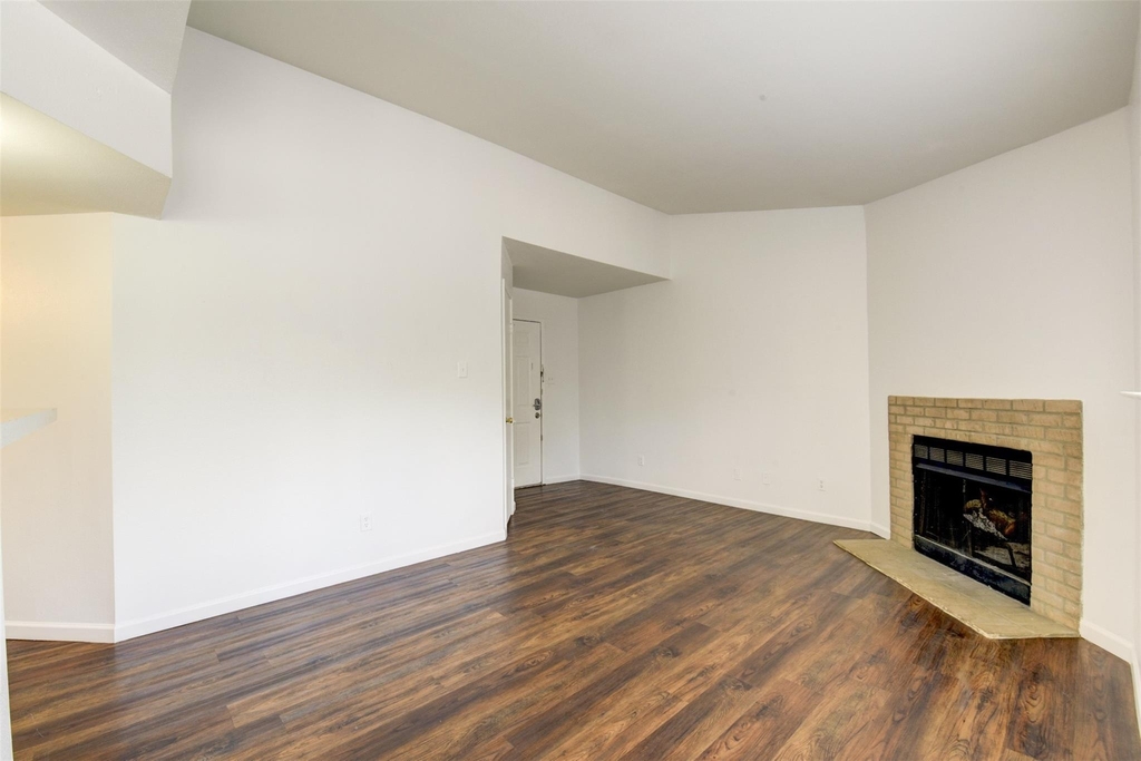 7200 W T C Jester Boulevard - Photo 11