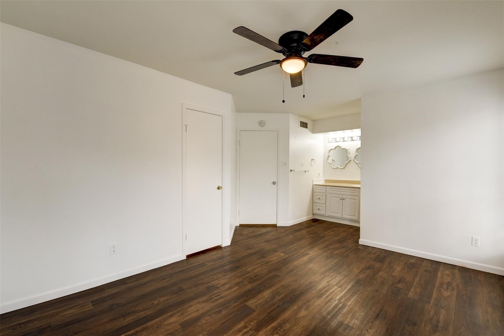 7200 W T C Jester Boulevard - Photo 24