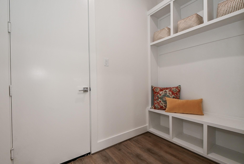 3513 Mcilhenny Street - Photo 2
