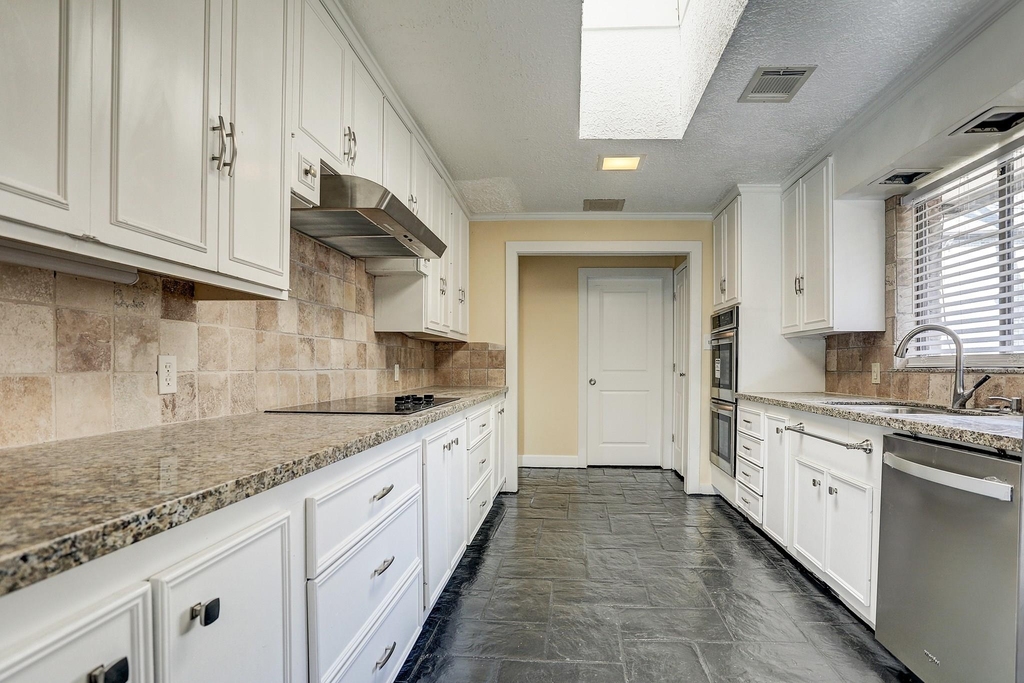 5203 Braesvalley Drive - Photo 3