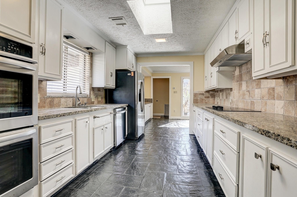5203 Braesvalley Drive - Photo 2