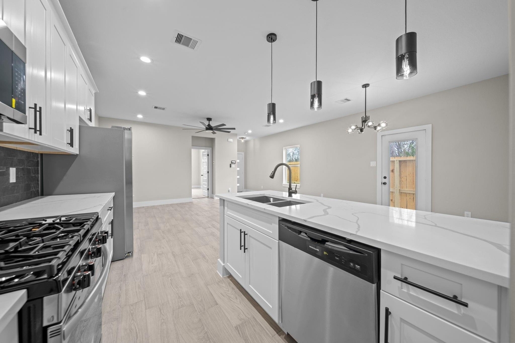 929 Green Meadow Lane - Photo 1
