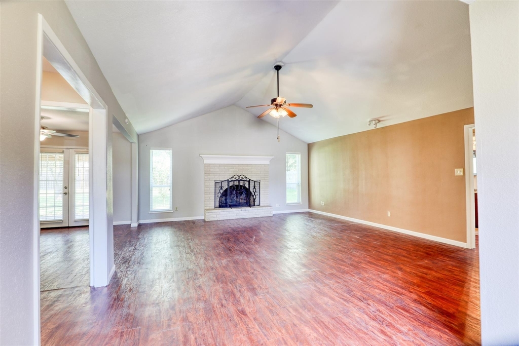 607 Rosewood Drive - Photo 4
